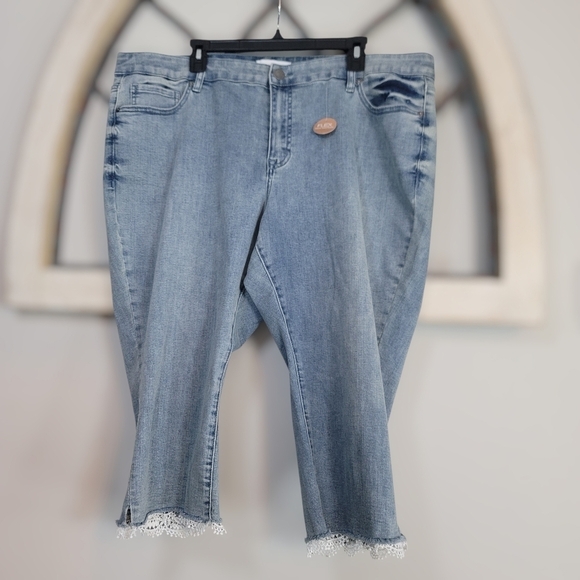 Lane Bryant Denim - *NWT* LANE BRYANT , Flex Magic, Signature Fit Pedal Denim, lace Hem ,sz 22